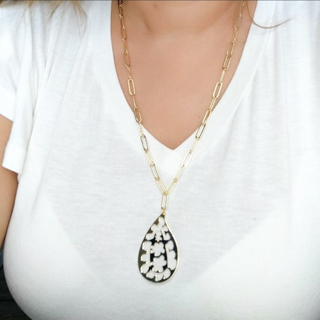 Gold Paisley Necklace. Flourish Collection. Handmade by Ariadna Echenique. Gold plated.