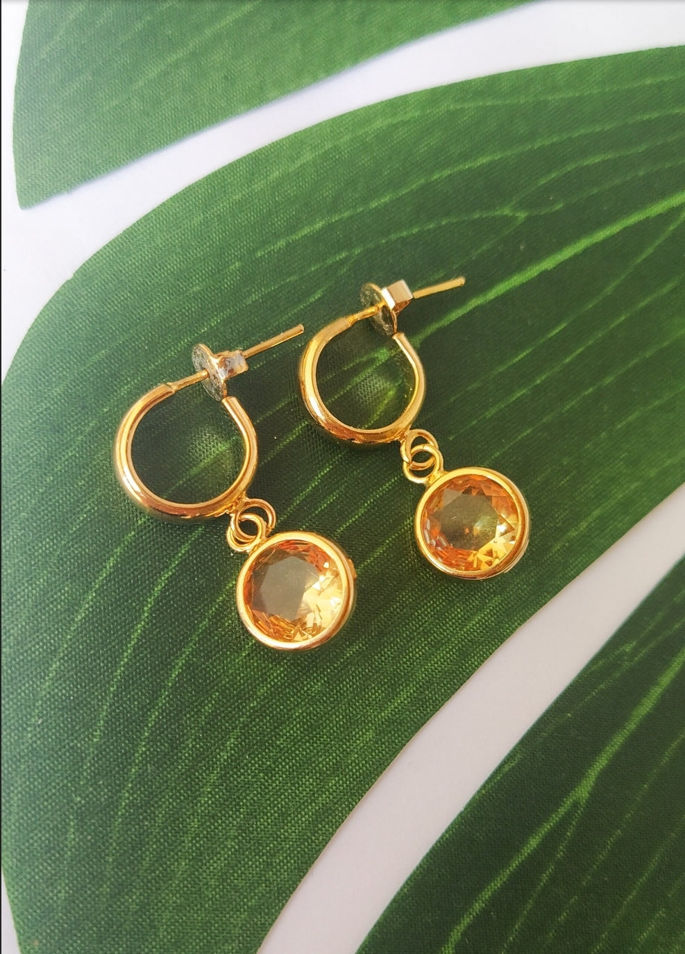 Gold Ambar Crystal Earrings. For special occasions. Flourish Collection. Handmade by Ariadna Echenique. Gold plated