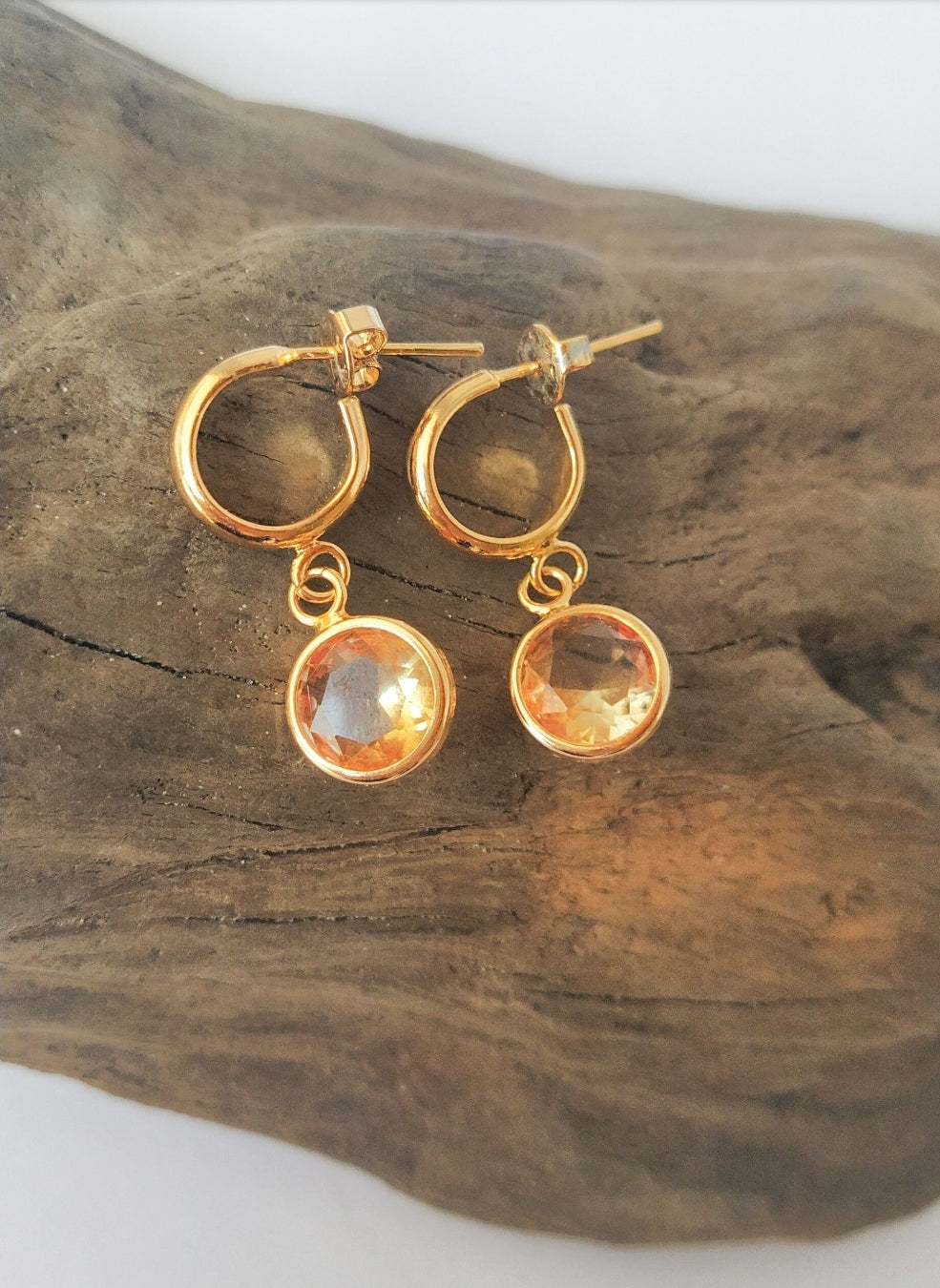 Gold Ambar Crystal Earrings. For special occasions. Flourish Collection. Handmade by Ariadna Echenique. Gold plated