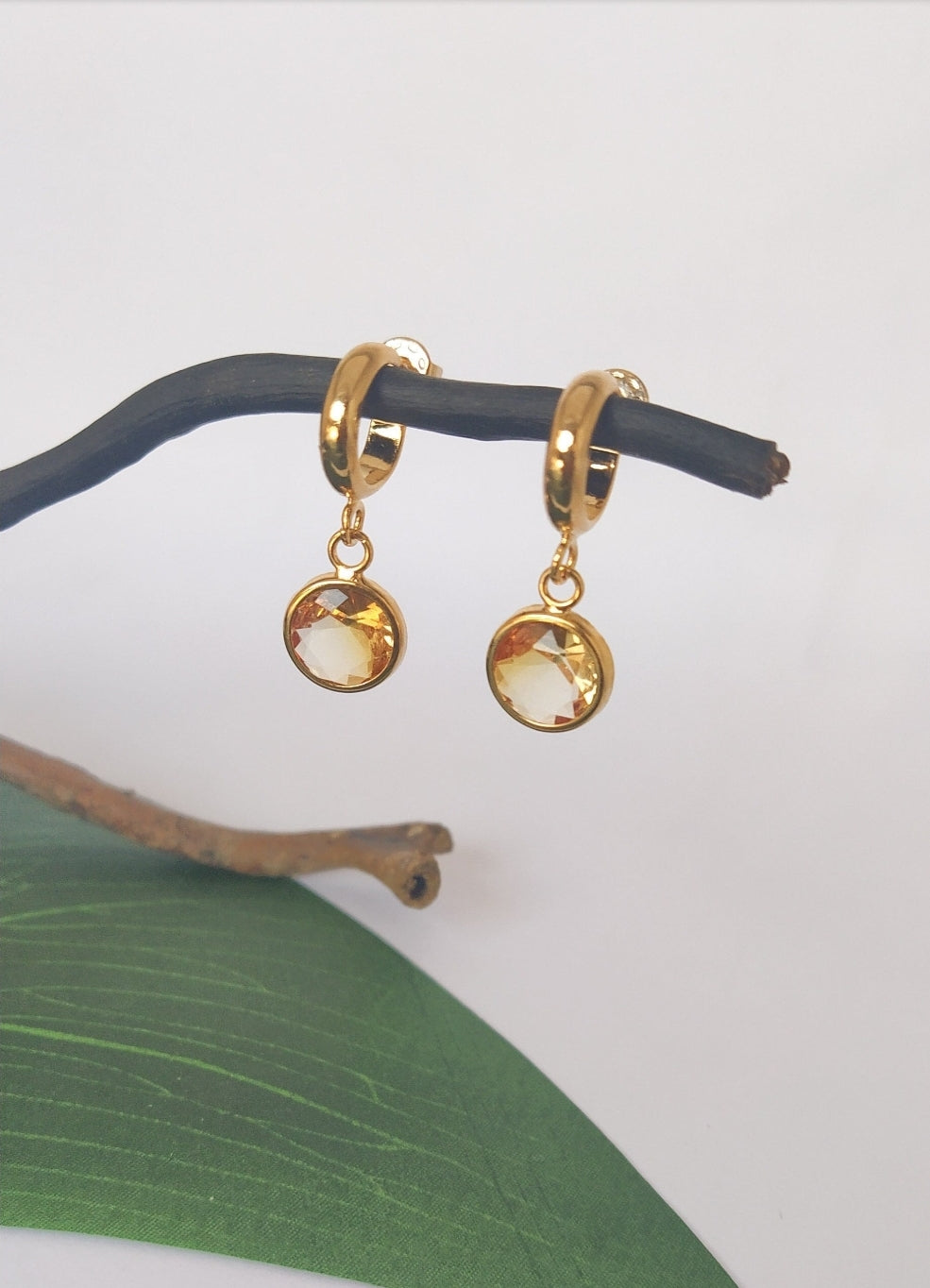 Gold Ambar Crystal Earrings. For special occasions. Flourish Collection. Handmade by Ariadna Echenique. Gold plated