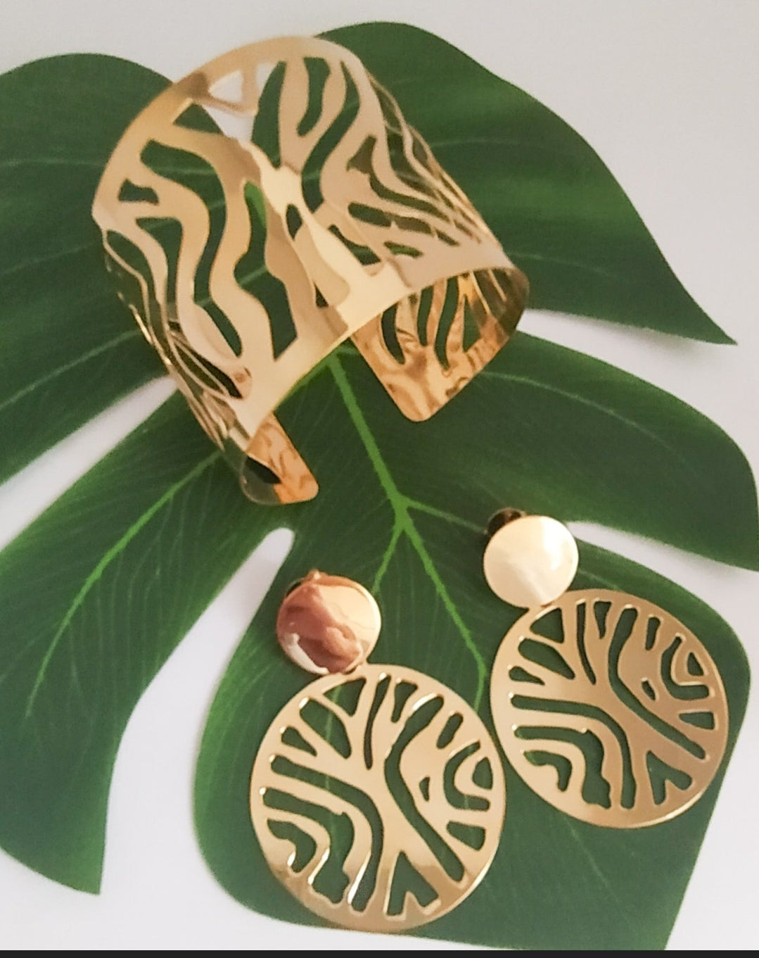 Zebra Gold Earrings. For special occasions. Flourish Collection. Handmade by Ariadna Echenique. Gold plated