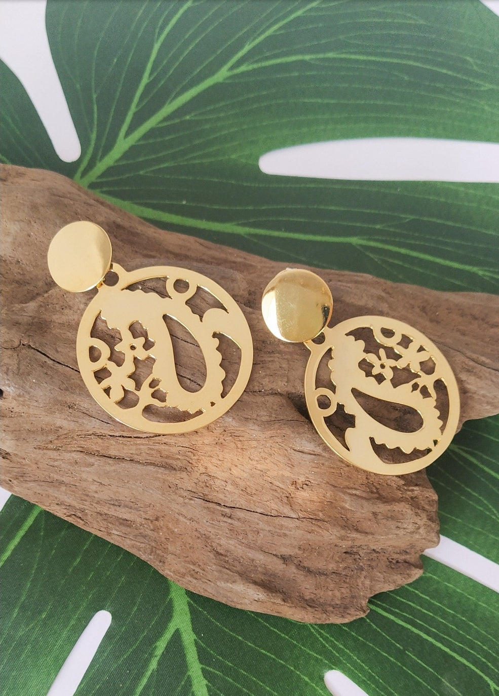 Gold Paisley tendrils earrings. For special occasions, wedding. Flourish Collection. Handmade. Gold plated