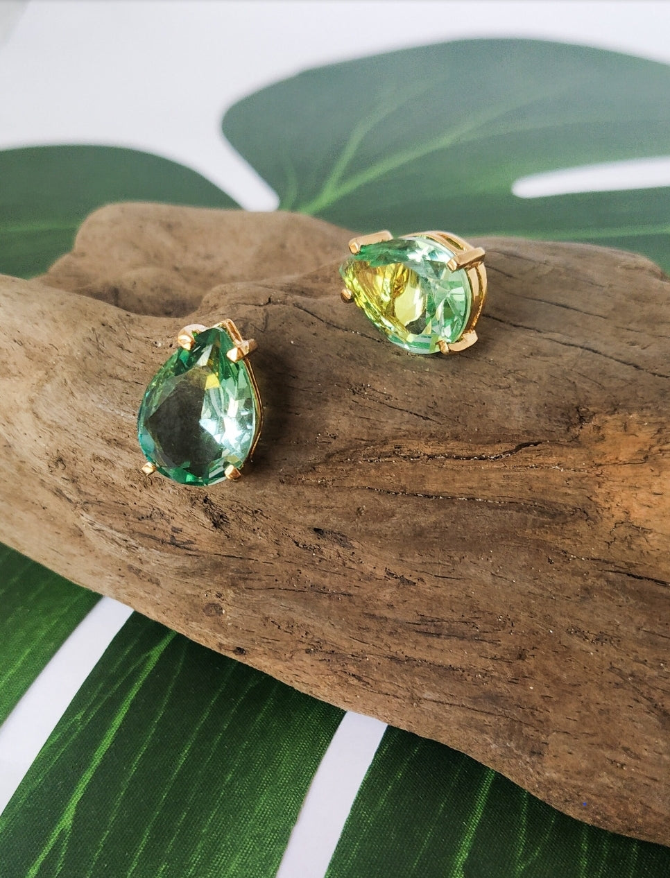 Teardrop Green Crystal Earrings. Gold plated. Top goldsmith handmade cool design. Gift for girlfriend. Bridal Earrings