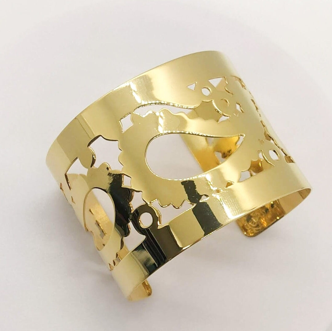 Gold Bracelet. Bacteria motive for special occasions. Handmade by Ariadna Echenique. Gold plated.