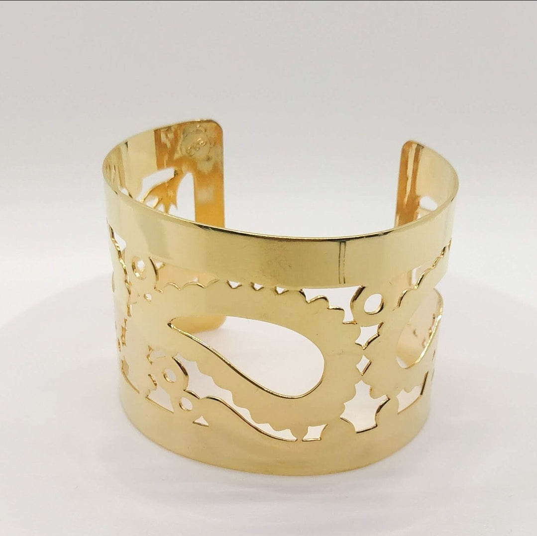Gold Bracelet. Bacteria motive for special occasions. Handmade by Ariadna Echenique. Gold plated.