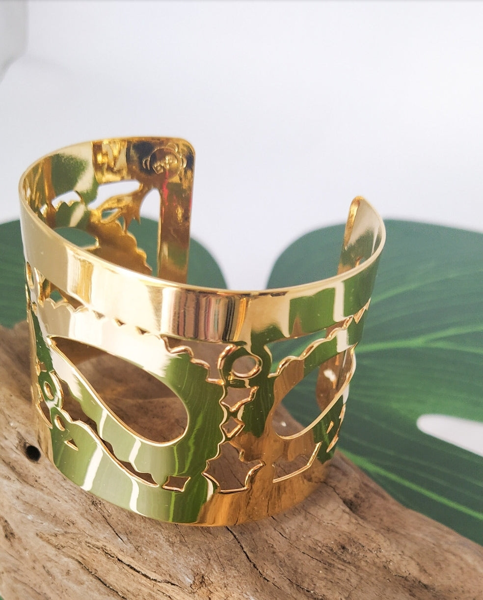 Gold Bracelet. Bacteria motive for special occasions. Handmade by Ariadna Echenique. Gold plated.