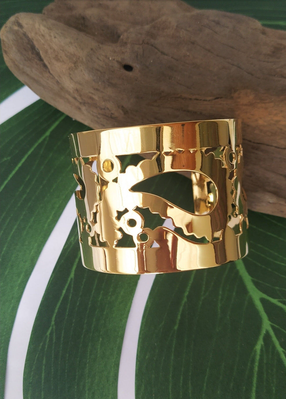 Gold Bracelet. Bacteria motive for special occasions. Handmade by Ariadna Echenique. Gold plated.
