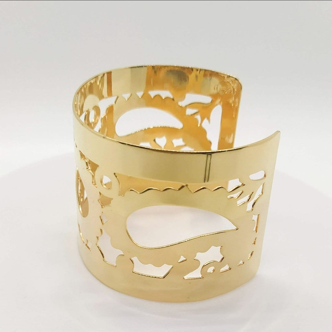 Gold Bracelet. Bacteria motive for special occasions. Handmade by Ariadna Echenique. Gold plated.