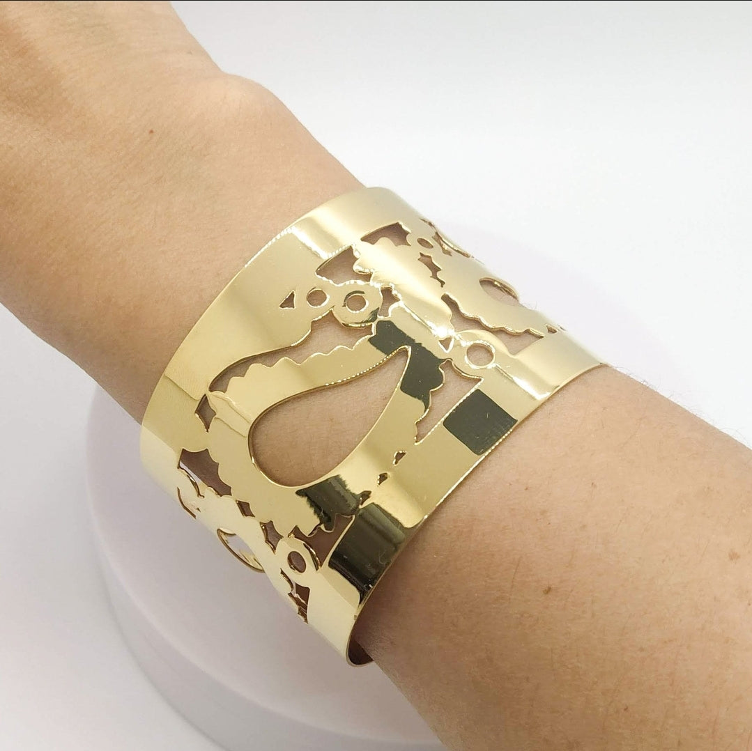 Gold Bracelet. Bacteria motive for special occasions. Handmade by Ariadna Echenique. Gold plated.