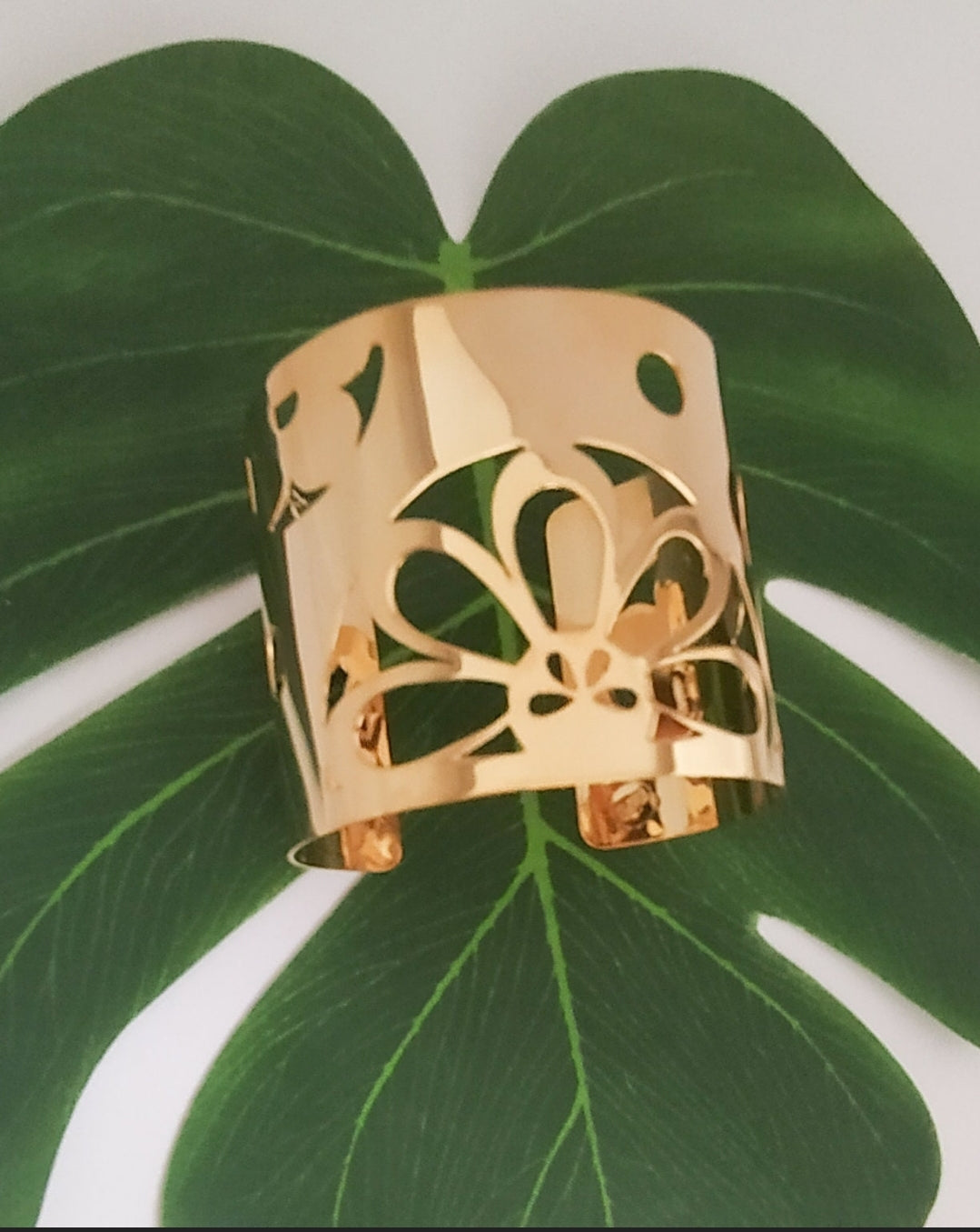 Gold bracelet. For special occasions. Flourish Collection. Handmade. Silver plated