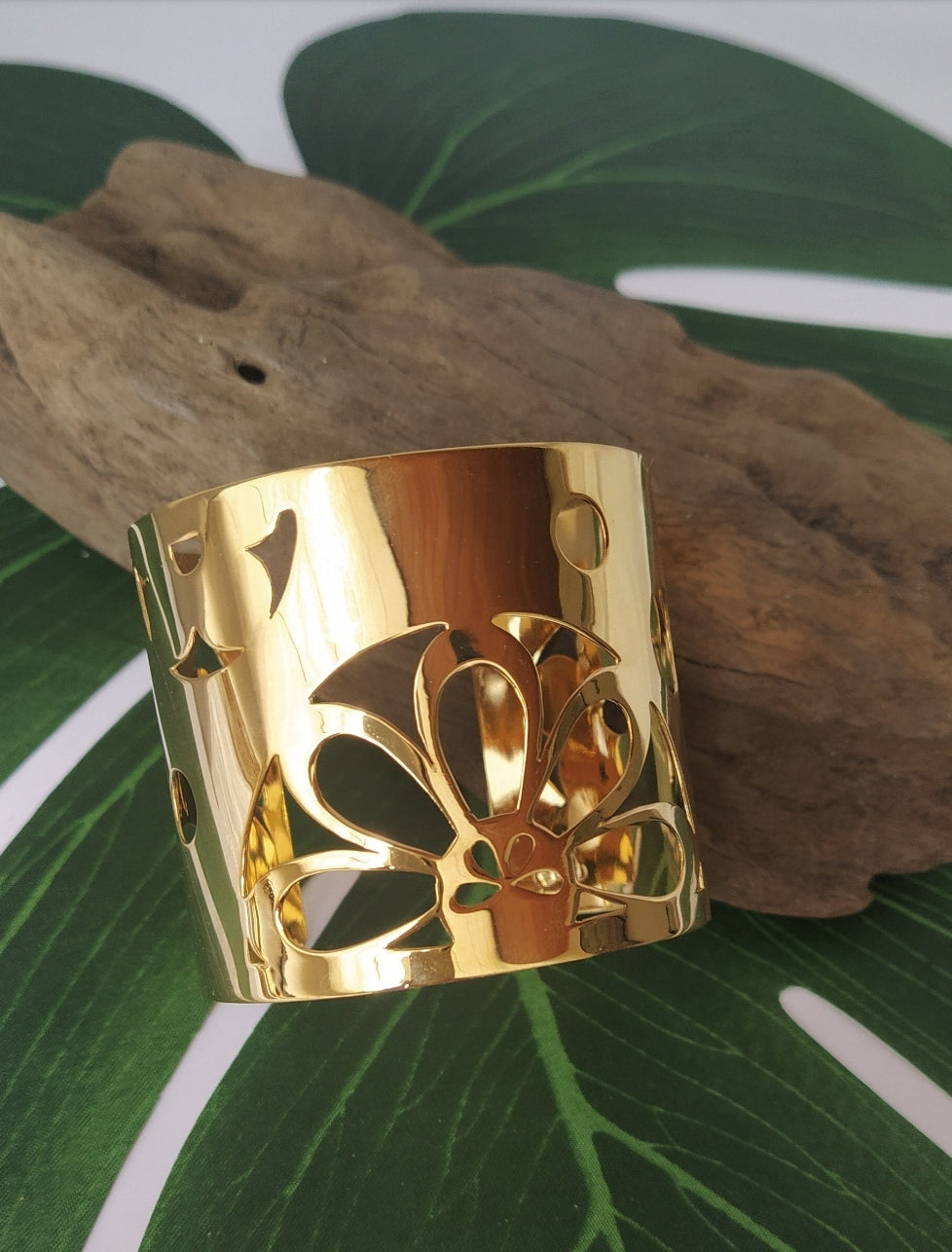 Gold bracelet. For special occasions. Flourish Collection. Handmade. Silver plated