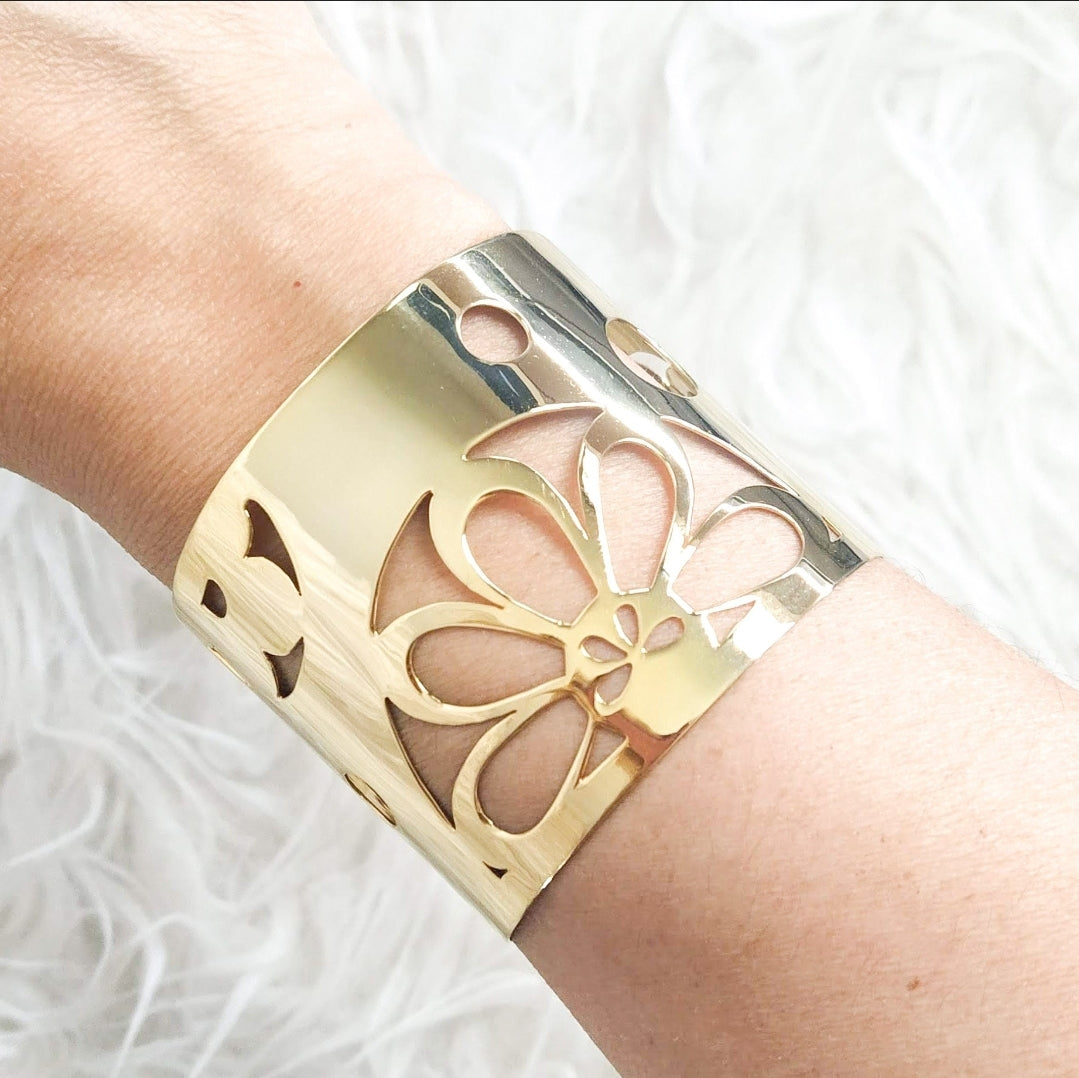 Gold bracelet. For special occasions. Flourish Collection. Handmade. Silver plated