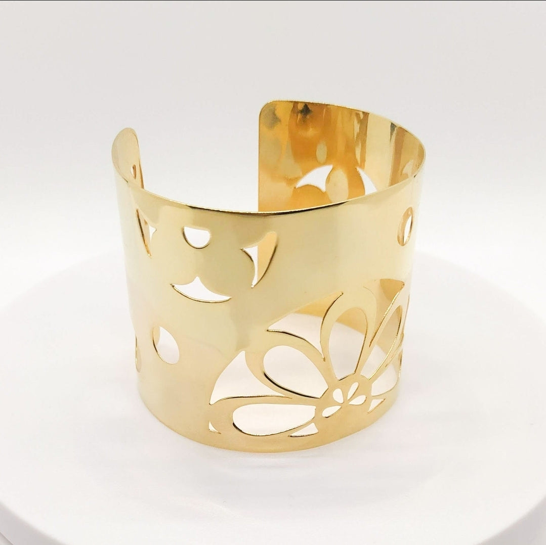 Gold bracelet. For special occasions. Flourish Collection. Handmade. Silver plated