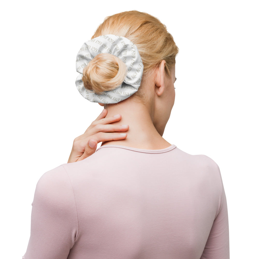E&E Signature collection White Scrunchie