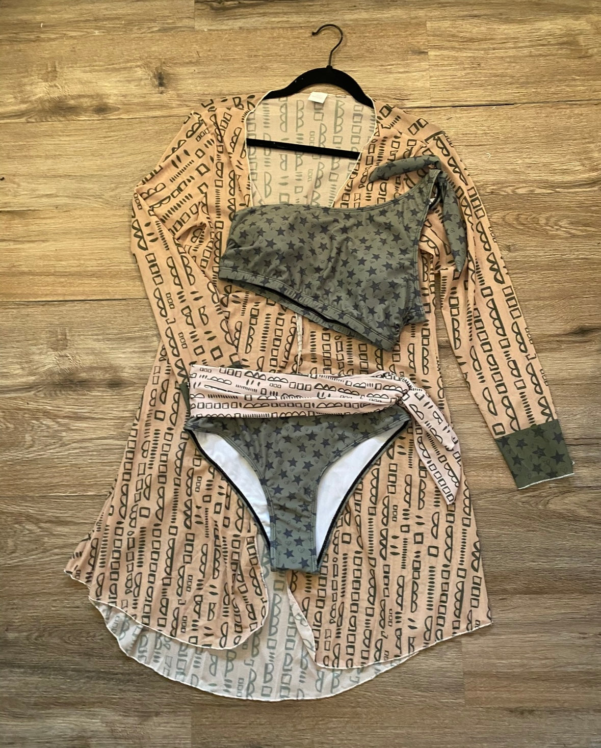 Beige & Green Long Sleeve Mesh Cardigan. Miami Collection