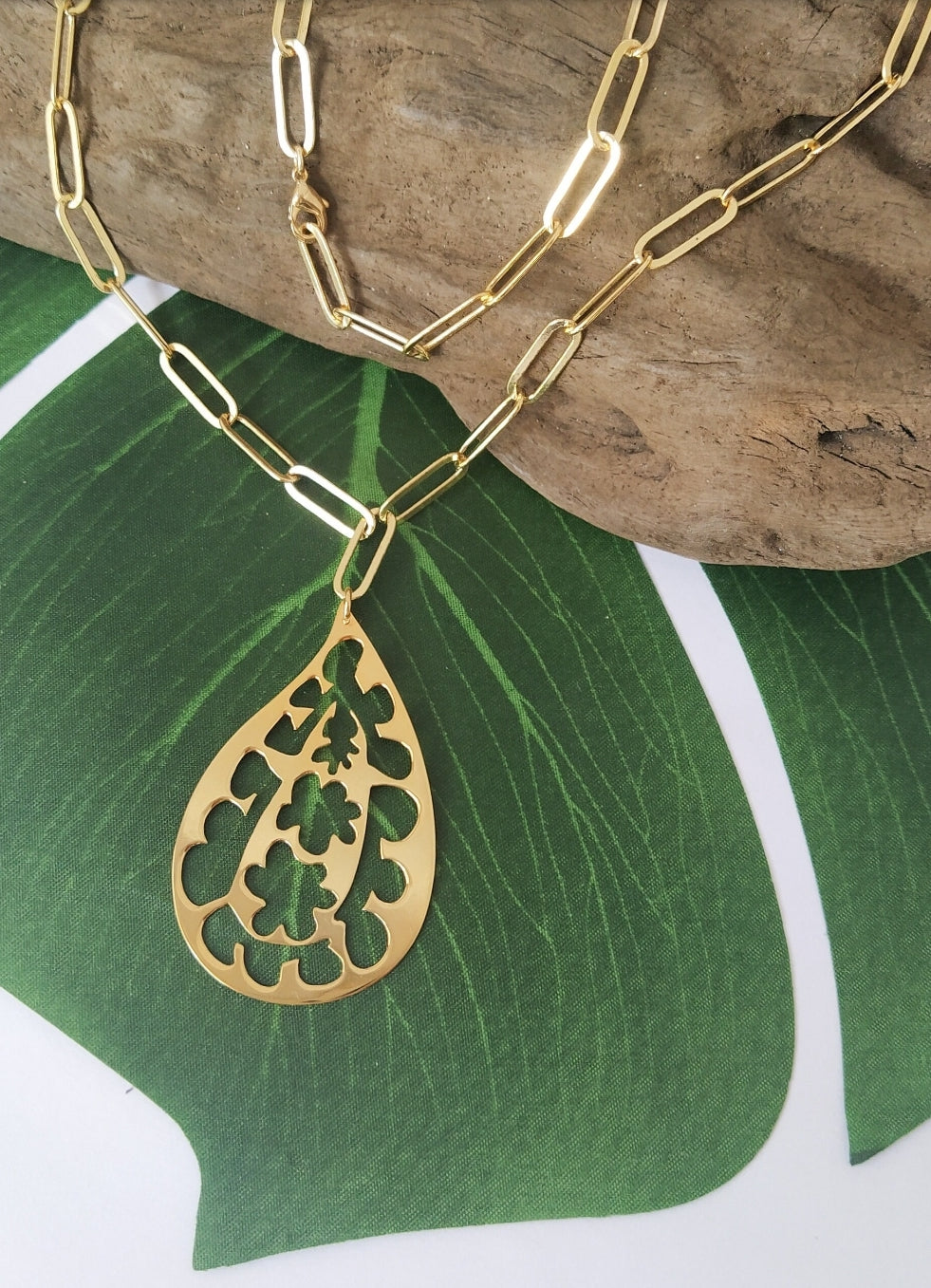 Gold Paisley Necklace. Flourish Collection. Handmade by Ariadna Echenique. Gold plated.