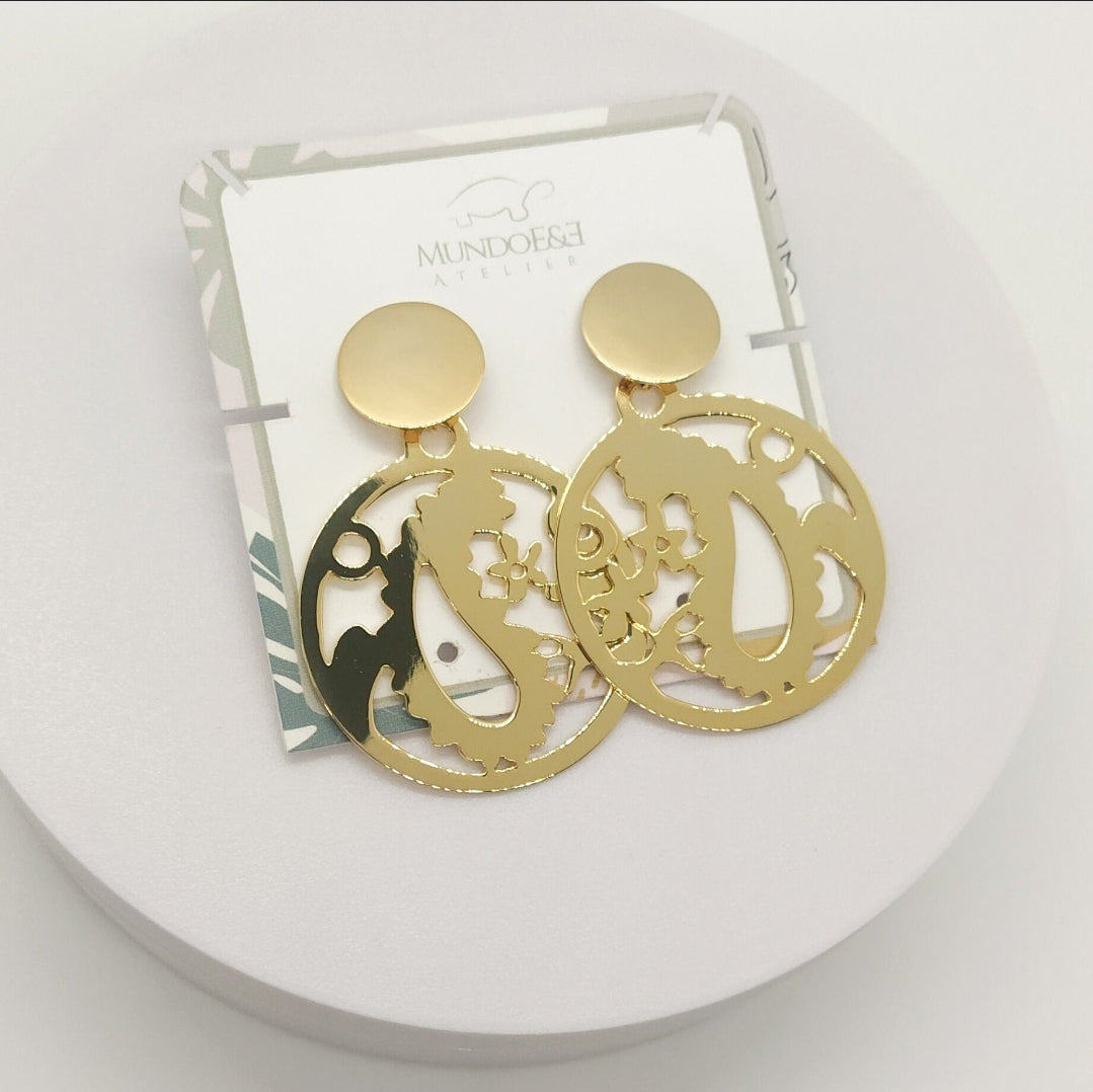Gold Paisley tendrils earrings. For special occasions, wedding. Flourish Collection. Handmade by Ariadna Echenique. Gold plated