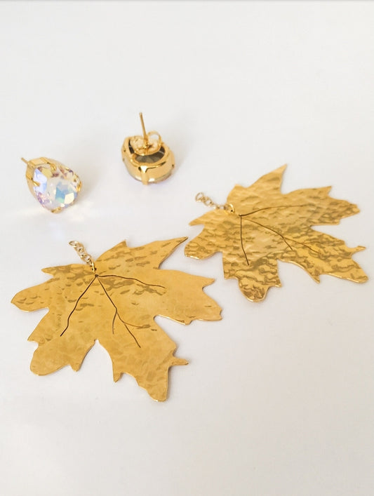 Gold Maple Leaf Earrings. Gold plated earrings. Flourish Collection. Handmade by Ariadna Echenique. Gift for her. Personalized message card.