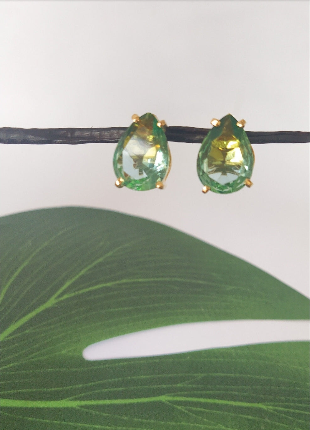 Teardrop Green Crystal Earrings. Gold plated. Top goldsmith handmade cool design. Gift for girlfriend. Bridal Earrings