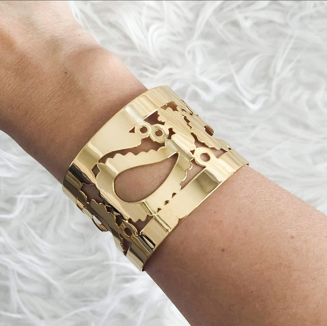 Gold Bracelet.  Bacteria motive for special occasions. Handmade by Ariadna Echenique. Gold plated.