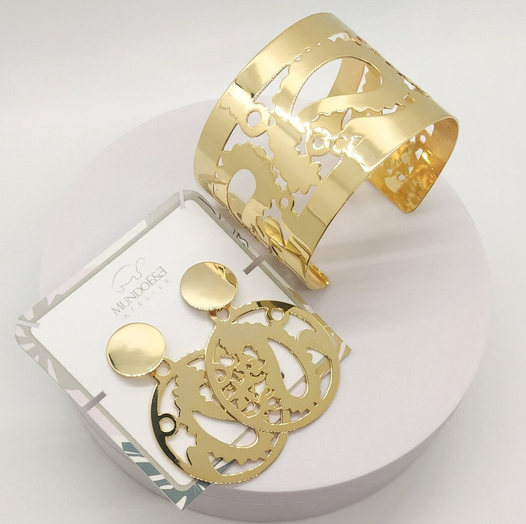Gold Bracelet.  Bacteria motive for special occasions. Handmade by Ariadna Echenique. Gold plated.