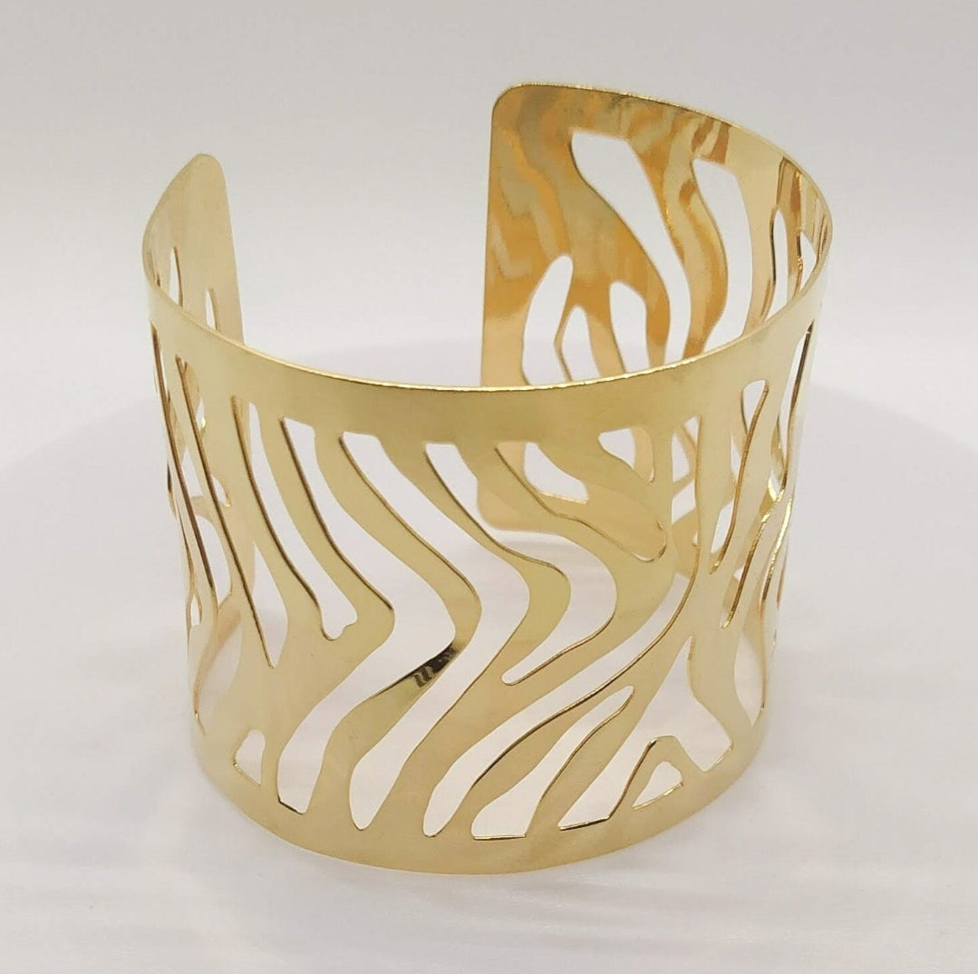 Gold Bracelet. For special occasions. Flourish Collection. Handmade by Ariadna Echenique. Gold plated
