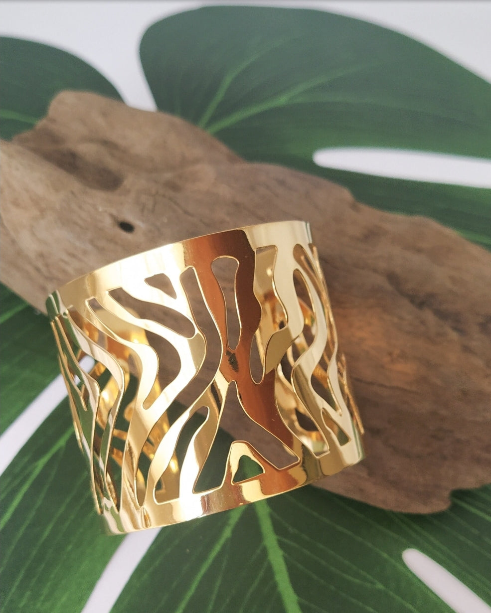 Gold Bracelet. For special occasions. Flourish Collection. Handmade by Ariadna Echenique. Gold plated